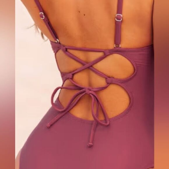 Cupshe lace up back one piece swimsuit size medium - Picture 3 of 4